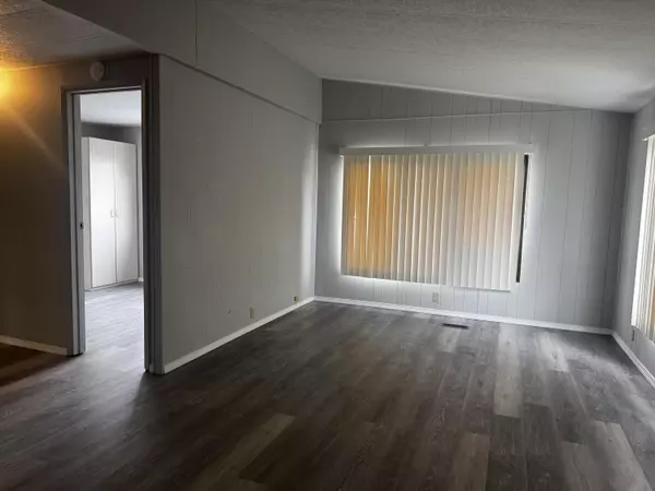 Klamath Falls, OR 97603,3500 Summers LN #3