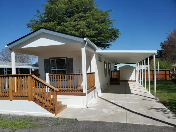 328 Beechwood DR, Grants Pass, OR 97526