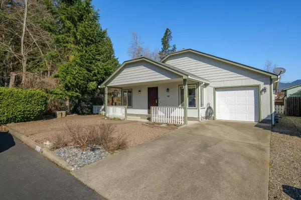 Grants Pass, OR 97527,806 Bower LN