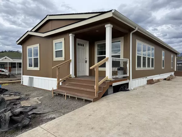 Phoenix, OR 97535,4729 Pacific HWY ##28