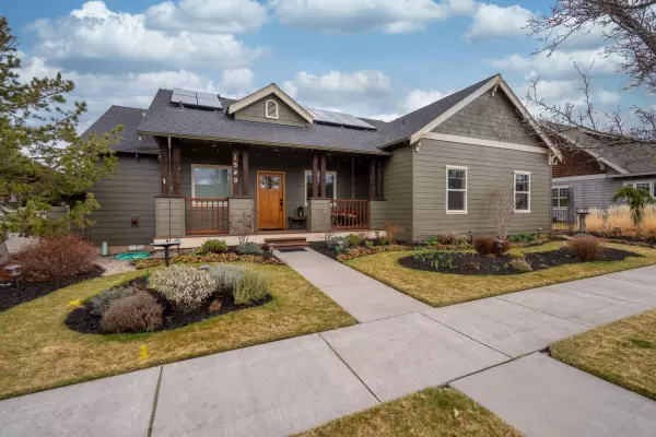 1549 Ivy AVE, Redmond, OR 97756