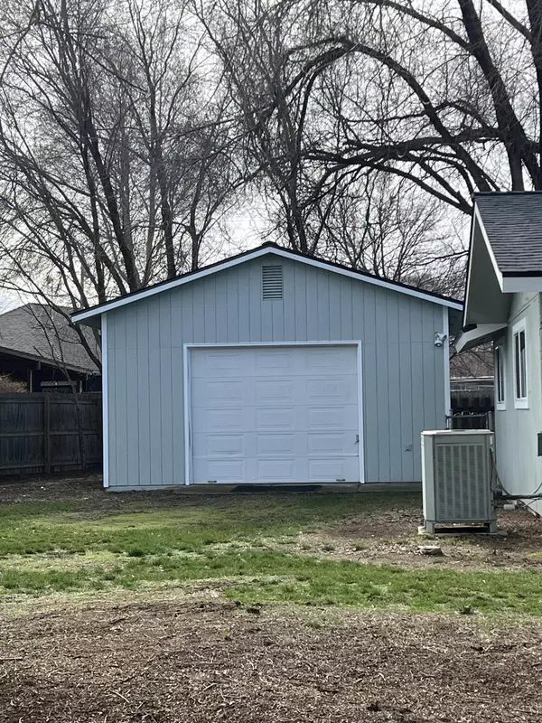 Madras, OR 97741,1043 Golf Course DR