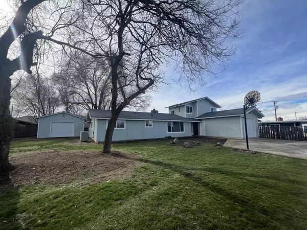 Madras, OR 97741,1043 Golf Course DR