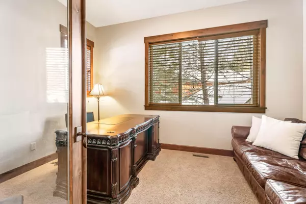 Bend, OR 97702,60515 Snap Shot LOOP