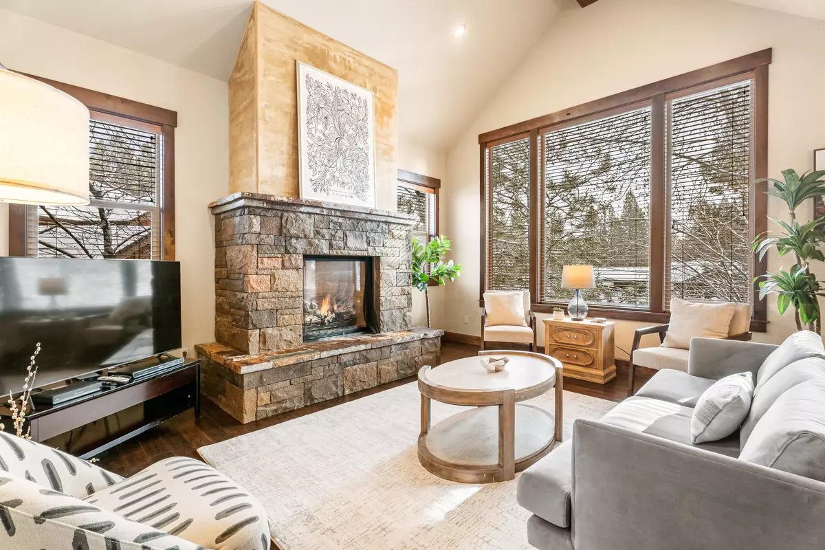 Bend, OR 97702,60515 Snap Shot LOOP