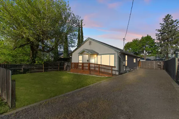 32 Lincoln ST, Ashland, OR 97520