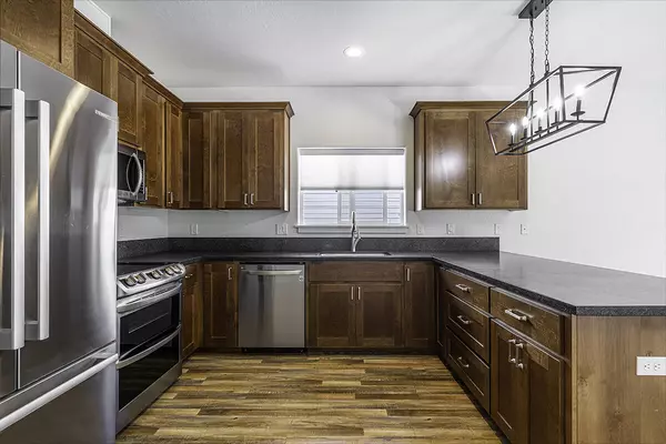 Talent, OR 97540,307 Everett WAY