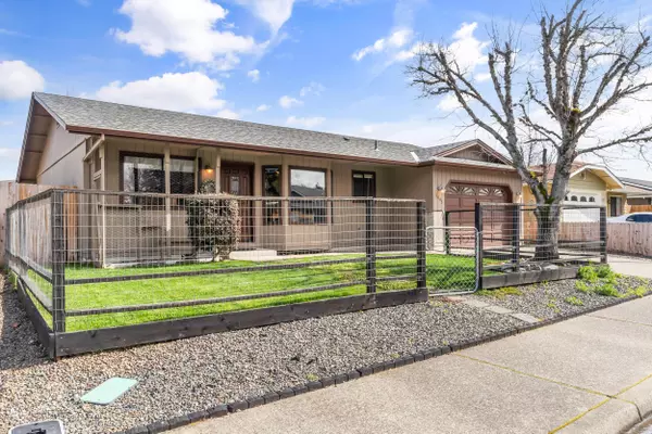 Grants Pass, OR 97527,1045 Angler LN