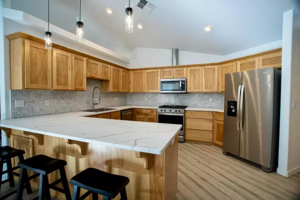 Grants Pass, OR 97527,1411 Sturgeon CT