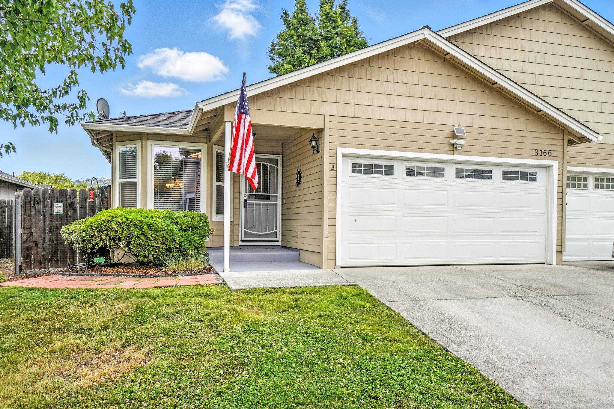 3166 Forest Hills DR #B, Medford, OR 97504