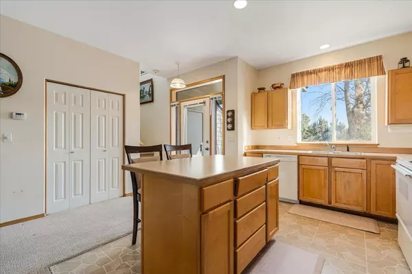 Redmond, OR 97756,1140 Golden Pheasant DR