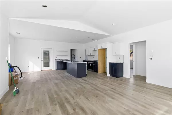 Talent, OR 97540,465 Arnos ST