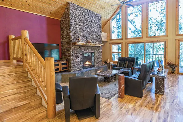 Klamath Falls, OR 97601,5850 Coopers Hawk RD