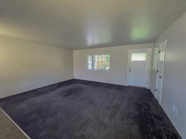 Grants Pass, OR 97526,1067 Savage ST