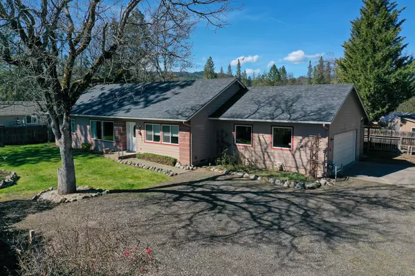 551 Alpine AVE, Shady Cove, OR 97539