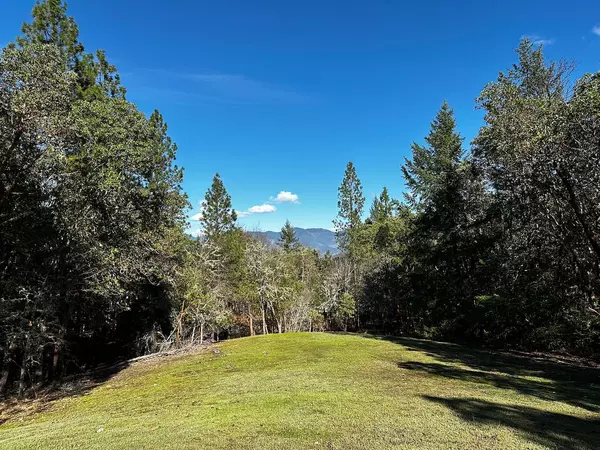 501 Wildrose LN, Grants Pass, OR 97527