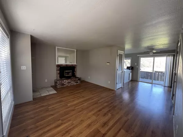 Ashland, OR 97520,323 Glenn ST