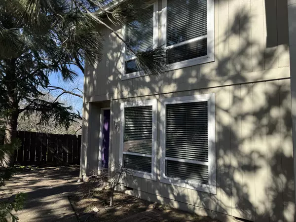 Ashland, OR 97520,323 Glenn ST