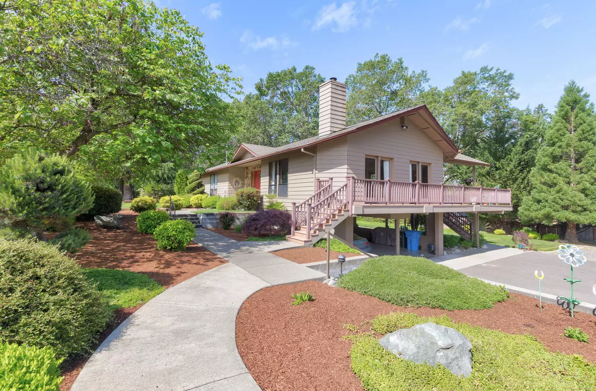 Grants Pass, OR 97527,462 Espey RD