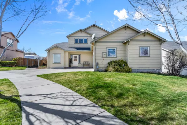 Madras, OR 97741,418 Petal CT