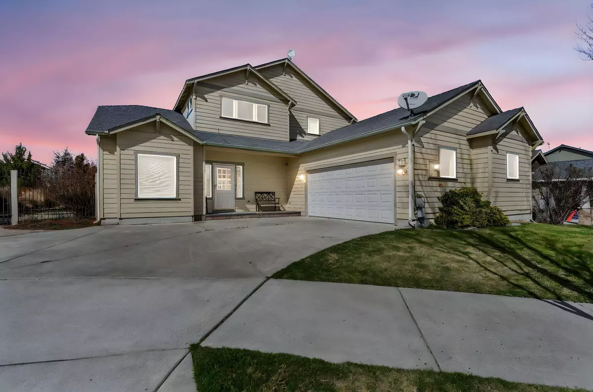 Madras, OR 97741,418 Petal CT