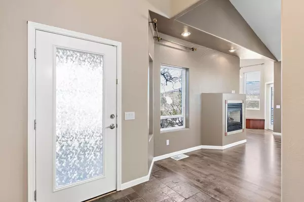 Phoenix, OR 97535,454 Elm ST