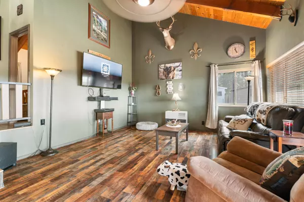 Crescent, OR 97733,1052 Airport DR