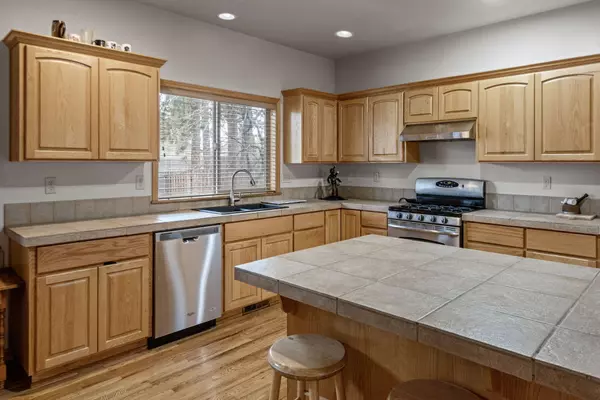 Bend, OR 97702,19793 Astro PL