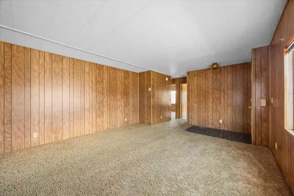 Grants Pass, OR 97527,829 West Harbeck RD