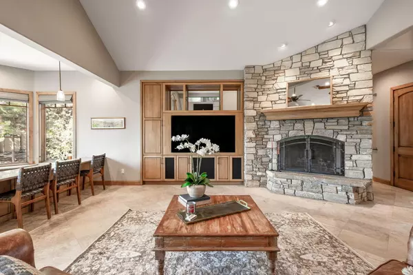 Bend, OR 97701,65852 Bearing DR