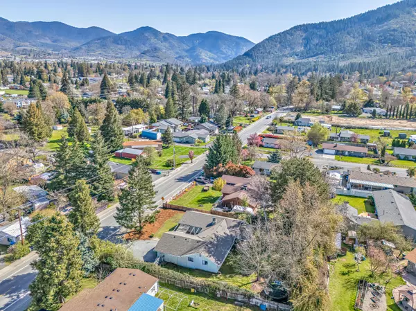 Grants Pass, OR 97527,1151 Grandview AVE