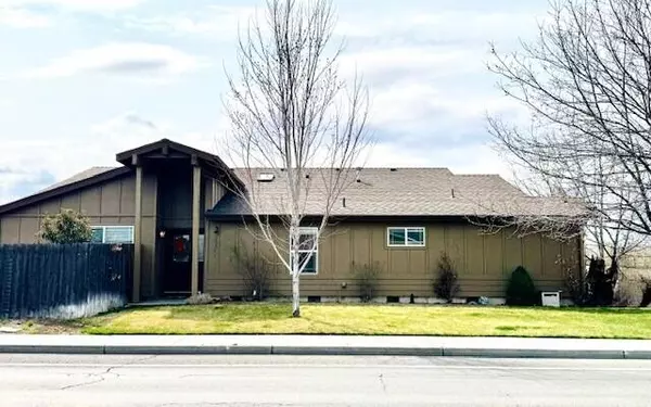 Redmond, OR 97756,588 Negus LOOP