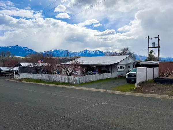 325 Highlan DR, Mount Vernon, OR 97865