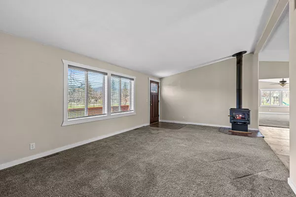 Gold Hill, OR 97525,370 Rock Creek RD