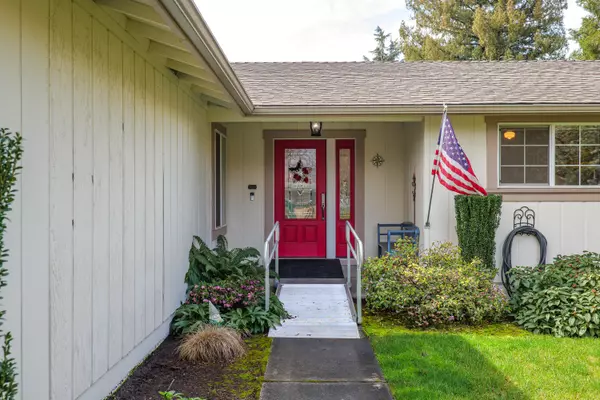 Grants Pass, OR 97527,811 Lark Ellen WAY