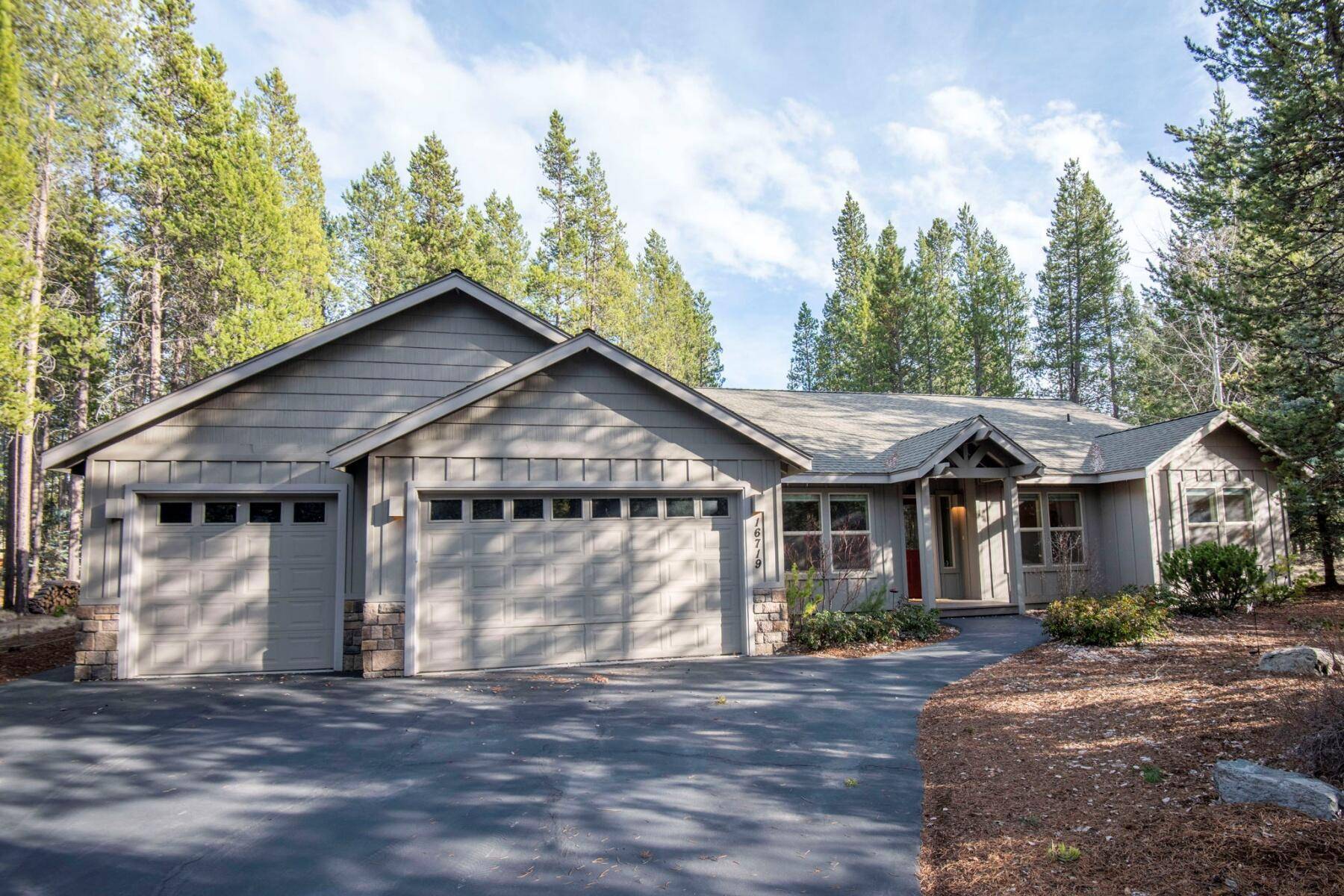 16719 Stage Stop DR, Bend, OR 97707