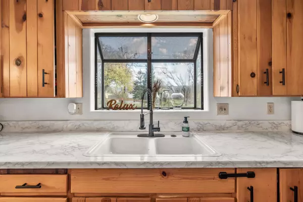 642 Upper River RD Gold Hill, OR 97525