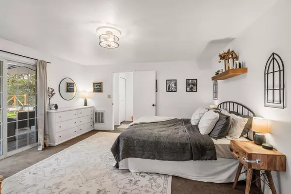 642 Upper River RD Gold Hill, OR 97525