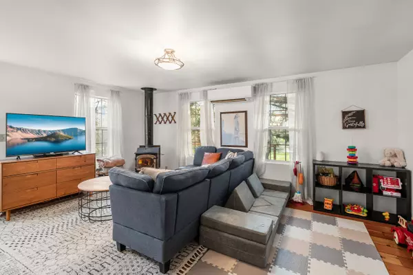 642 Upper River RD Gold Hill, OR 97525