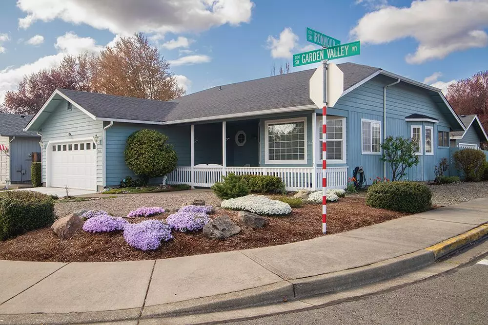 Grants Pass, OR 97526,2104 Garden Valley WAY