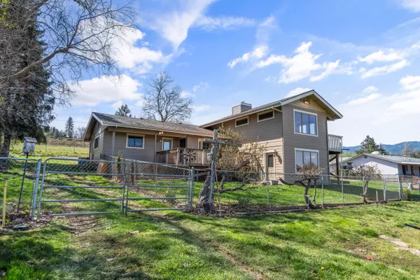 142 Theo DR, Talent, OR 97540