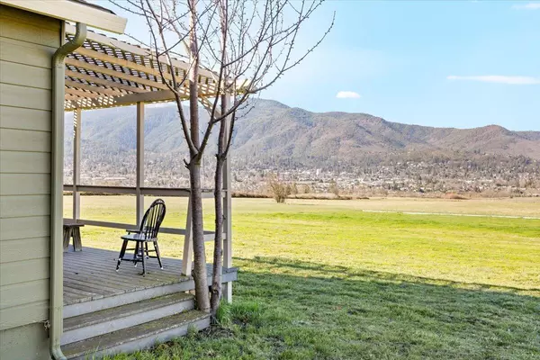 100 Ashland Acres ST,  Ashland,  OR 97520