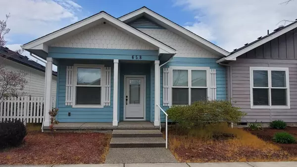 658 Golden Peak DR, Central Point, OR 97502