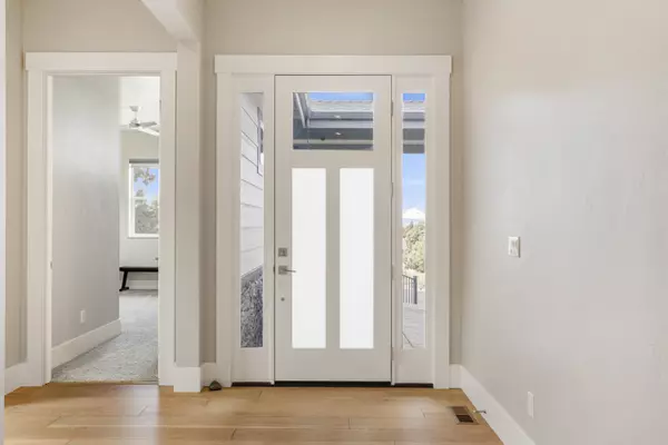 Redmond, OR 97756,1203 Highland View LOOP