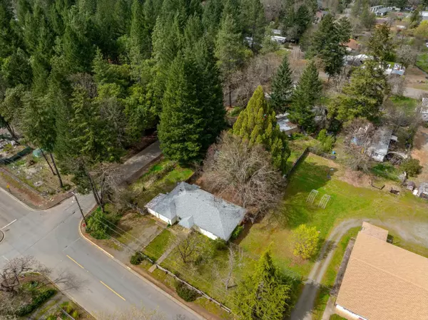 220 Watkins ST, Cave Junction, OR 97523