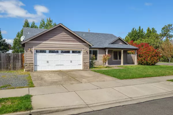 1002 Arch CT, Grants Pass, OR 97527