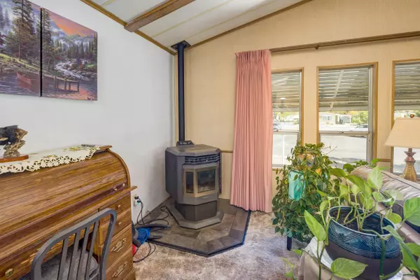 Grants Pass, OR 97527,138 Parkdale CIR