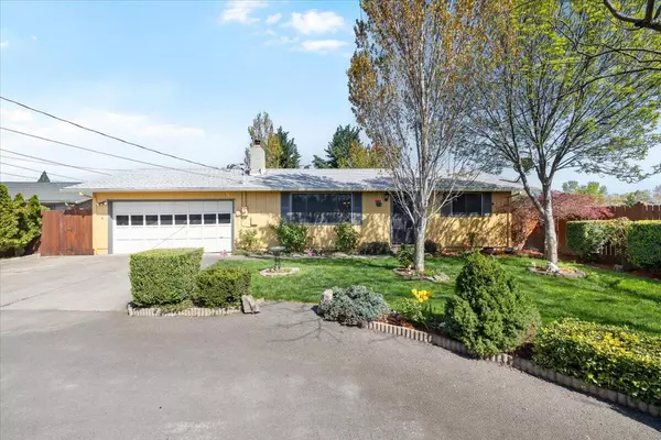 2280 Delta Waters RD, Medford, OR 97504