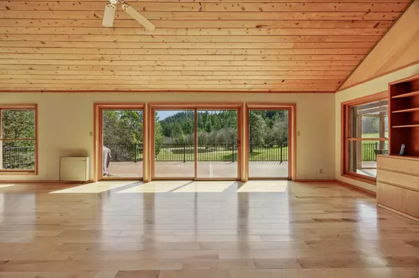 Central Point, OR 97502,23000 Morrison Creek