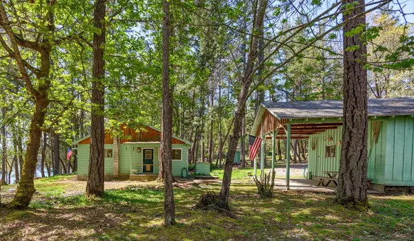 Grants Pass, OR 97527,375 Bartlett LN